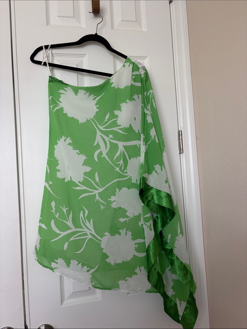 VENUS Green Women's Top